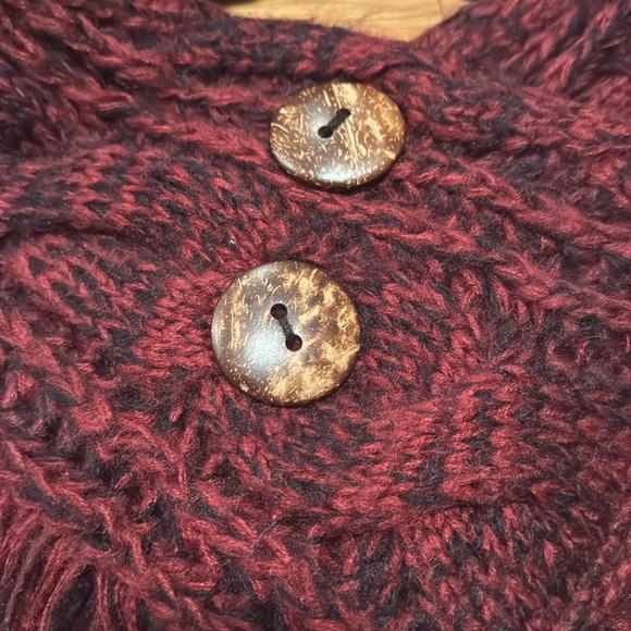 Gorgeous Scarf! 🧣 - Picture 3 of 4